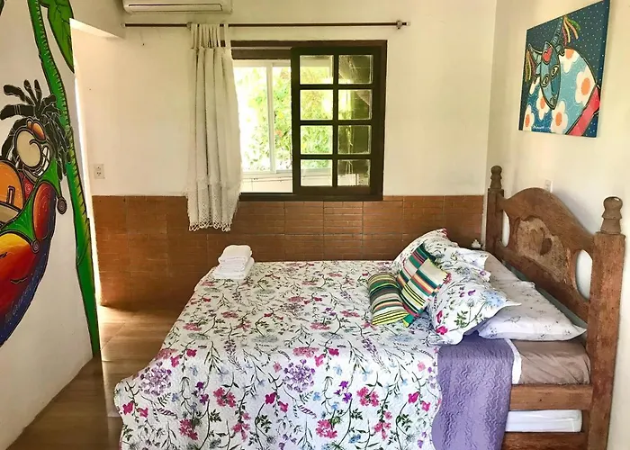 Amarelo Hibisco Hotel Guarda do Embaú